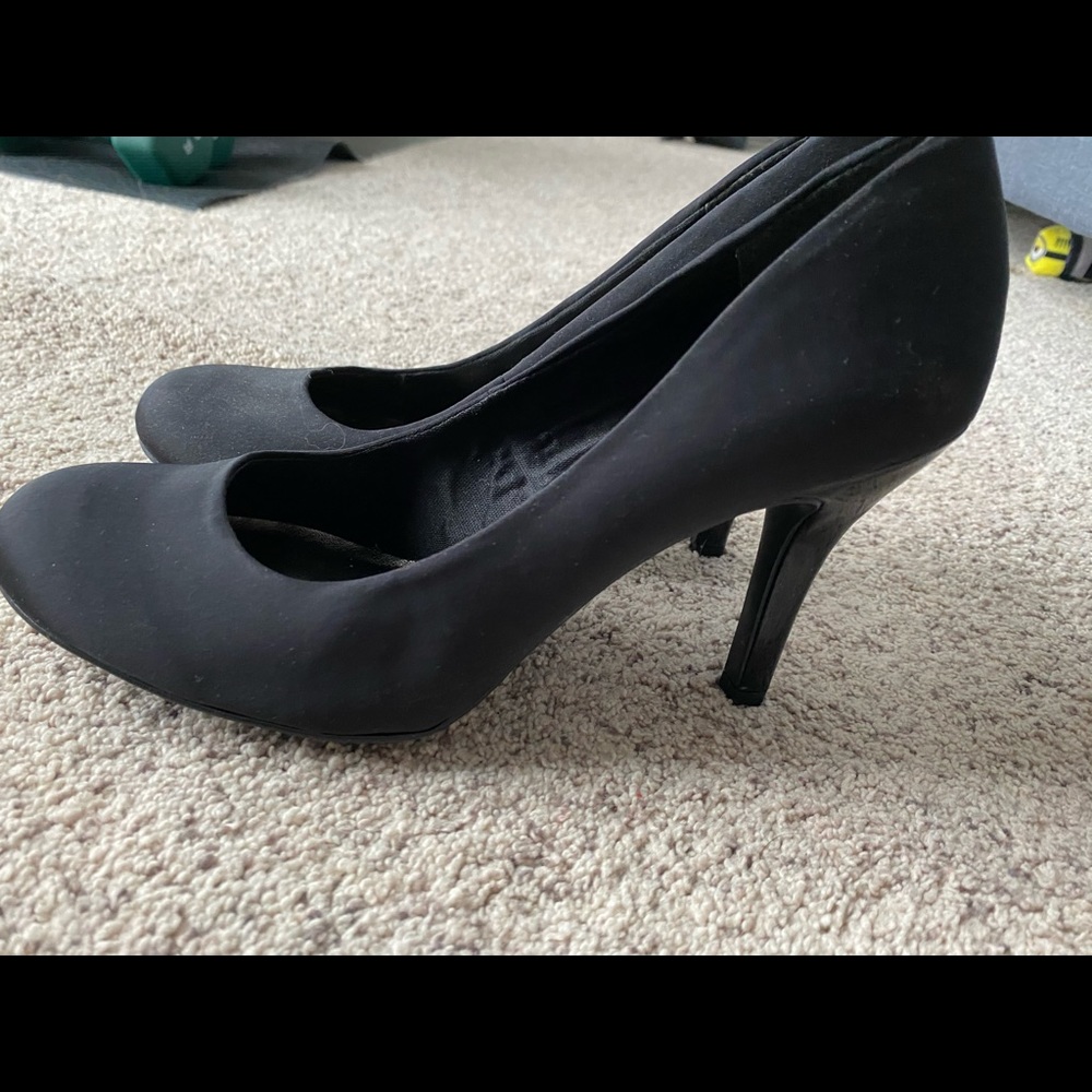 Black Pumps